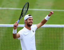 Ruský bombardér ide ďalej. Chačanov je prvým štvrťfinalistom Wimbledonu