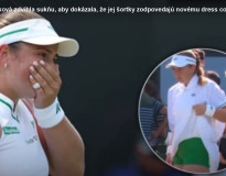 Ostapenková vyhrnula sukňu, aby rozhodcovi pripomenula zmenu pravidiel pre ženy