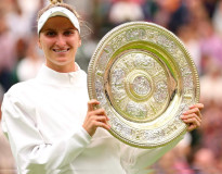 Nenasadená Markéta Vondroušová vyhrala Wimbledon ako tretia Češka