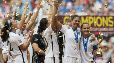 americke futbalistky, rovnake platy