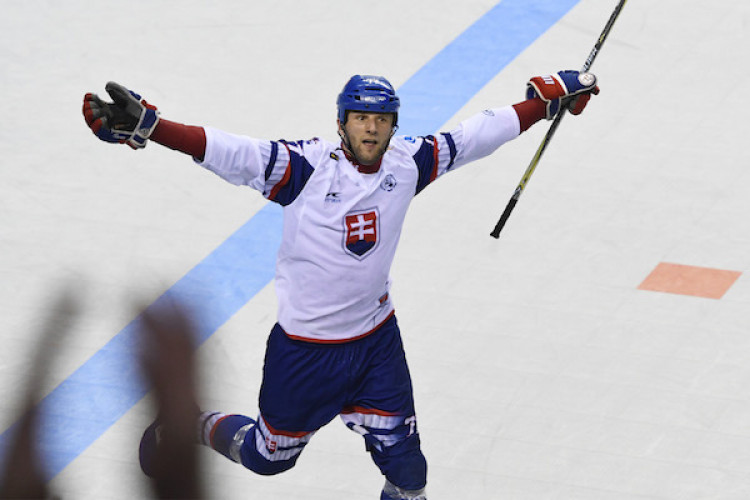 Fantázia! Slováci zdolali aj Fínsko a opäť získali hokejbalové zlato |MS v hokejbale 2019