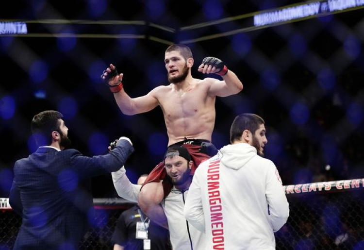 Khabib Nurmagomedov po výhre nad Justinom Gaethjeom ukončil kariéru v UFC