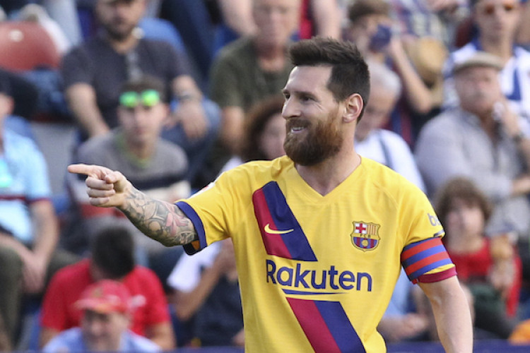 FC Barcelona a Lionel Messi sa budú ešte rozprávať. Koeman ho chce presvedčiť, aby zostal