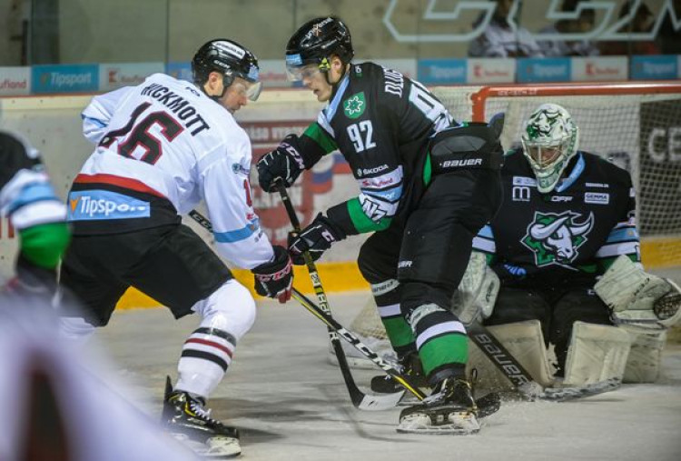 HC Nové Zámky prekvapil a doma zdolal Slovan Bratislava hokej Tipsport liga