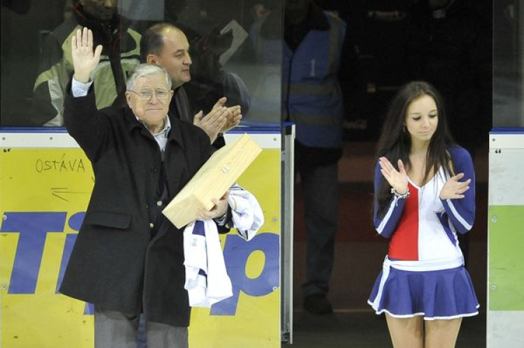 Zomrel Karol Fako, legendárny hokejista a člen slovenskej Siene slávy