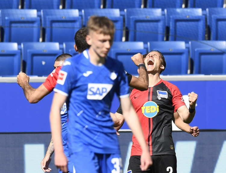 Borussia Mönchengladbach s Bénesom zvíťazila, Pekarík dostal prvú žltú kartu