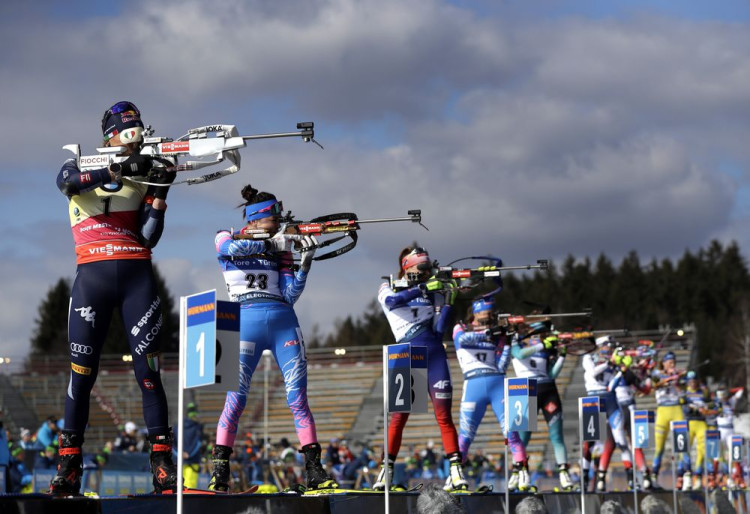 Biatlon dnes hromadný štart ženy ONLINE 12,5 km Oberhof 2021