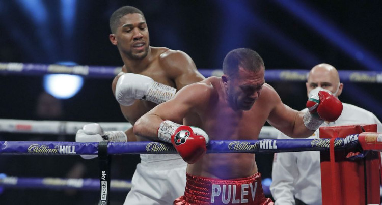 Kubrat Pulev to vzdal, Anthony Joshua ma však prekvapil, tvrdí bývalý britský šampión ťažkej váhy