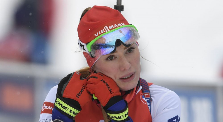 Ivona Fialková získala prvé body do SP v biatlone a postúpila do stíhačky, Paulína Fialková minula tri terče