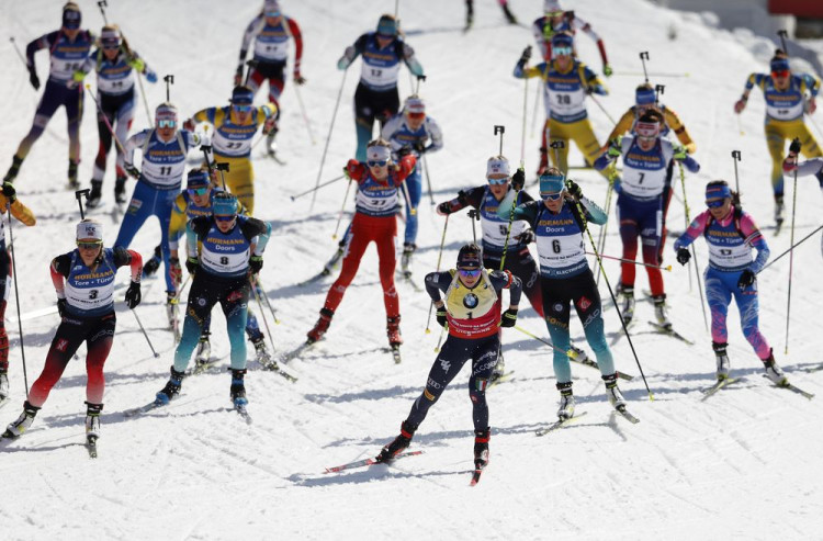 Biatlon hromadný štart ženy 12,5 km Annecy ONLINE dnes