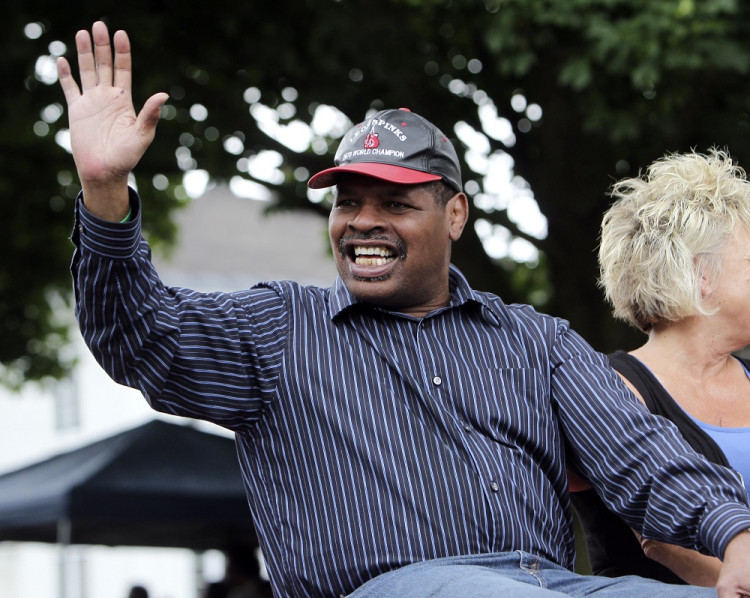 Zomrel Leon Spinks, ktorý v roku 1978 zobral Alimu titul majstra sveta