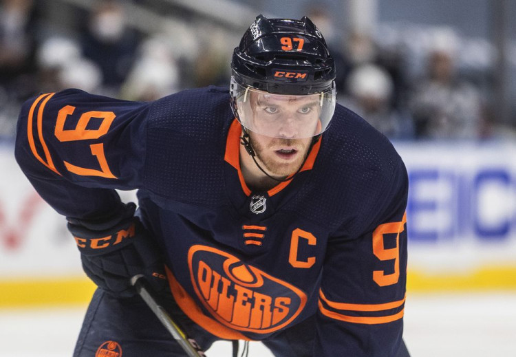 Connor McDavid dosiahol v NHL na 500 bodovú métu a vyrovnal tak Sidneyho Crosbyho