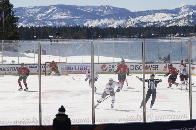 NHL: Zápas pri jazere Tahoe prerušili na 8 hodín, Pastrňák dal hetrik