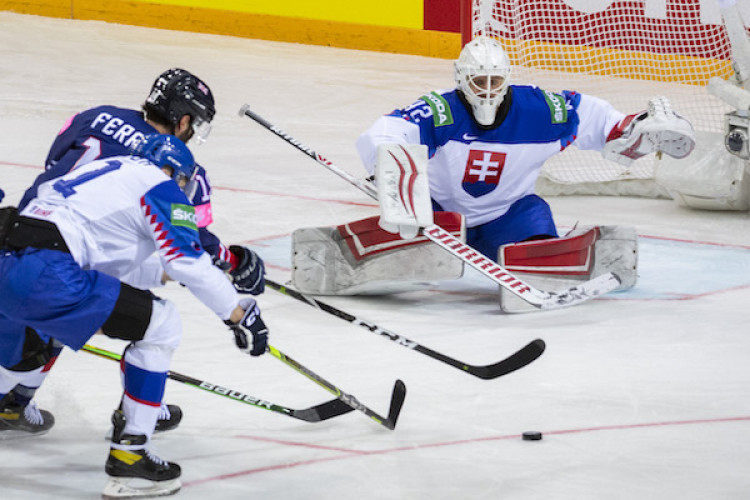 Slovensko zdolalo aj Veľkú Britániu a v tabuľke MS v hokeji 2021 má plný zisk