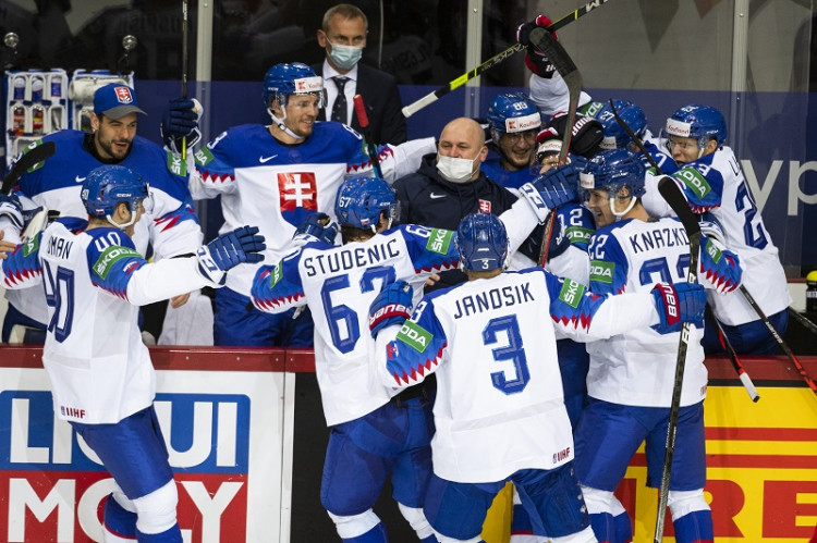 VIDEO Slovensko porazilo Rusko a vedie skupinu A MS v hokeji 2021