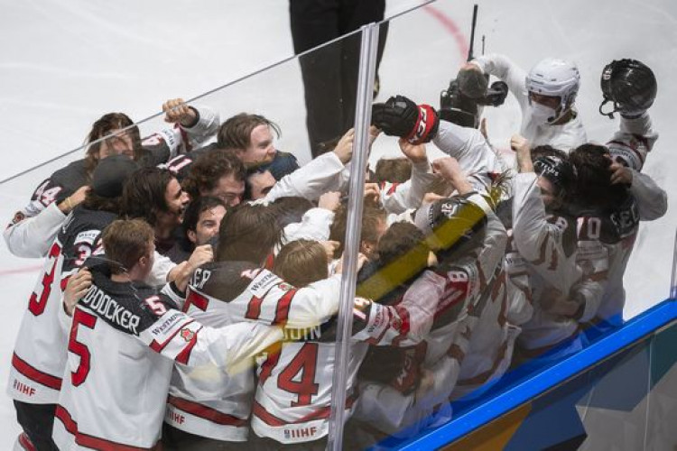 VIDEO Finále MS v hokeji 2021 vyhrala Kanada, Fínsko zdolala v predĺžení