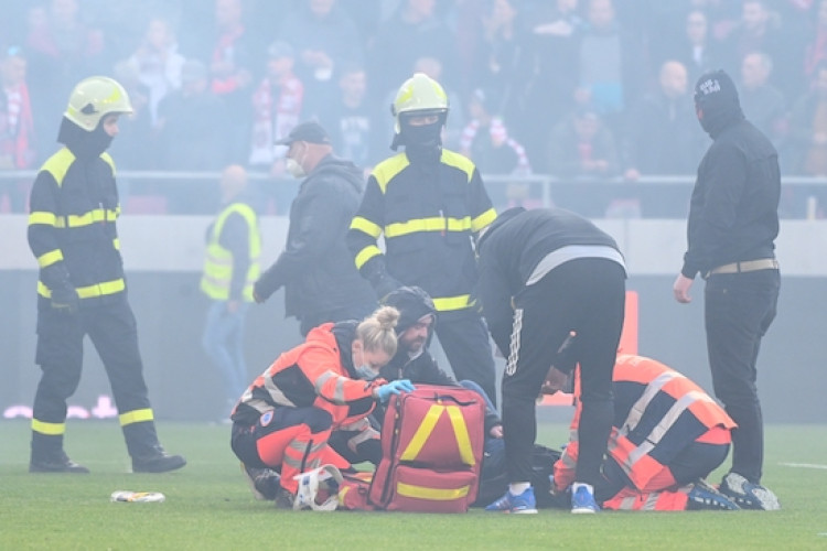 VIDEO Zápas Trnava - Slovan prerušili výtržnosti fanúšikov