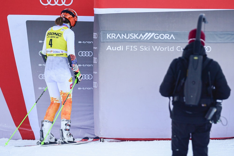 Petra VLHOVÁ slalom dnes 1. kolo online Kranjska Gora