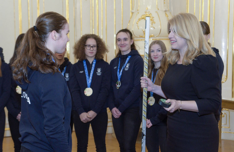 Prezidentka Čaputová prijala strieborné hokejistky zo zimného EYOF