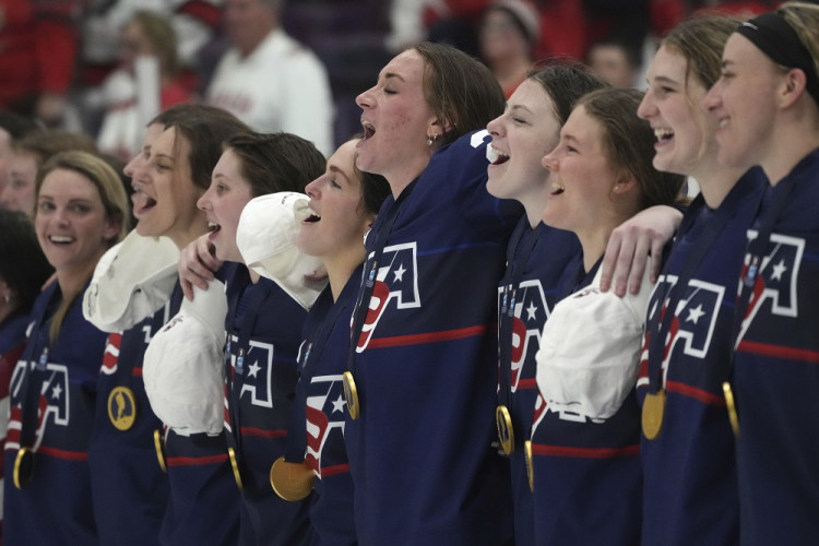 Americké hokejistky otočili finále MS s Kanadou a majú desiaty titul