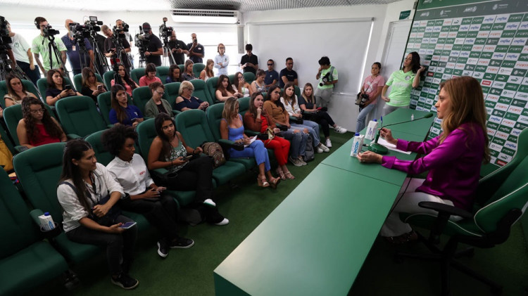 Tlačovka bez mužov. Prezidentka futbalového klubu Palmeiras pozvala iba novinárky