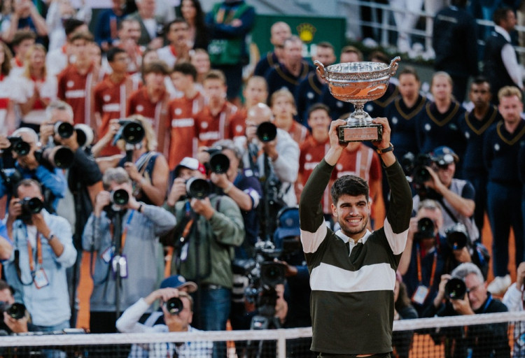 Carlos Alcaraz obhájil titul na Roland Garros. V nervydrásajúcom finále odvrátil tri mečbaly