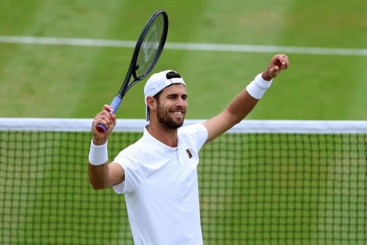 Ruský bombardér ide ďalej. Chačanov je prvým štvrťfinalistom Wimbledonu