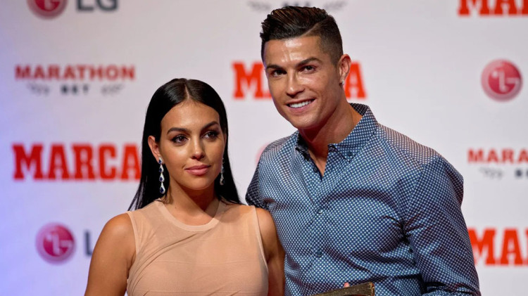 Cristiano Ronaldo sa zasnúbil s Georginou Rodriguezovou