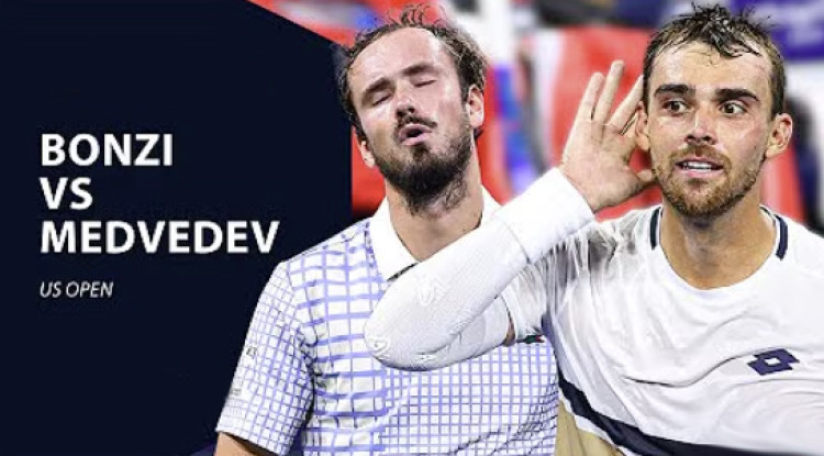 Medvedev prehral, US Open zažilo chaos