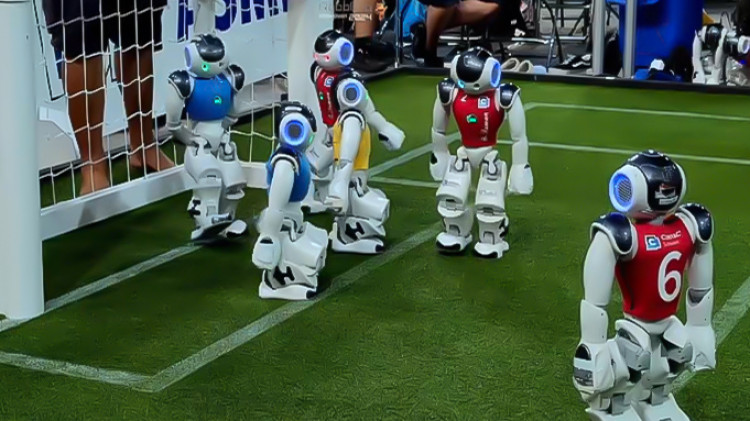 Futbal budúcnosti: roboty trénujú, aby do roku 2050 porazili ľudí