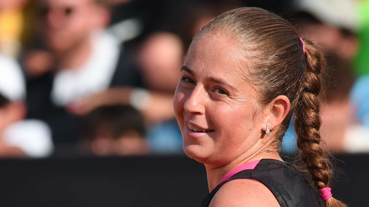 Ostapenková pobavila internet: na Instagrame predáva šaty, kozmetiku aj… vysávač