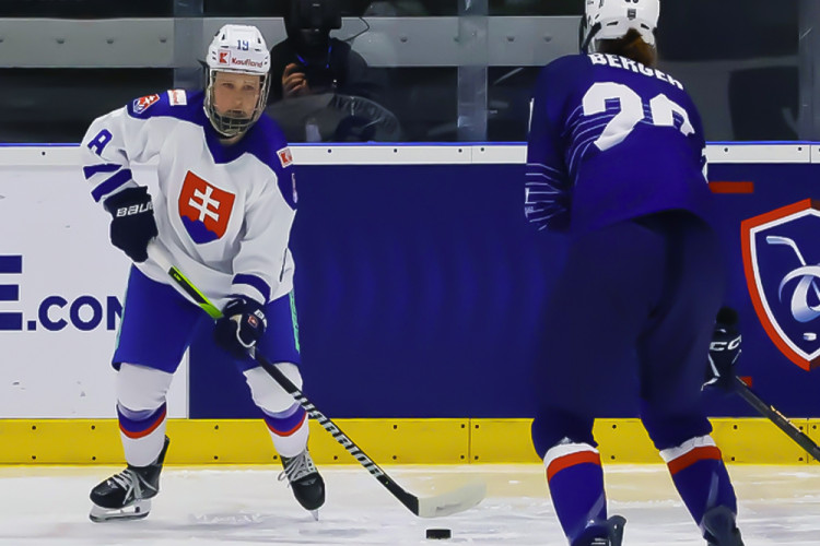 Hokej-ženy: Slovenky na úvod turnaja prehrali s Francúzkami